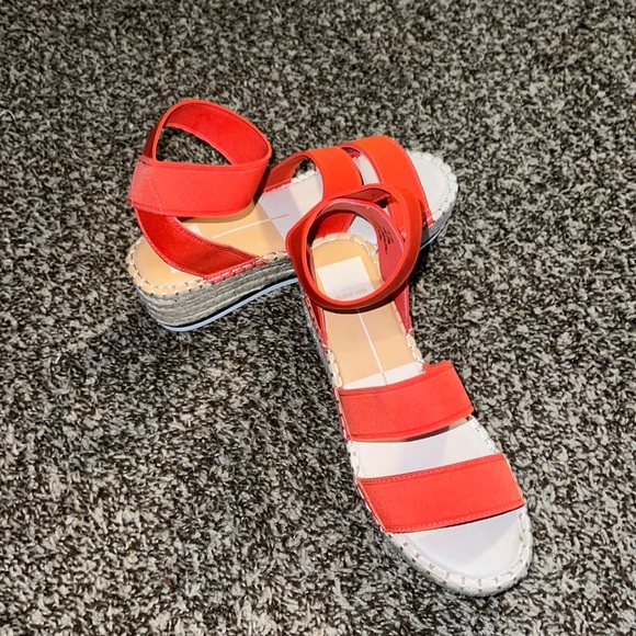 Platform Sandals - Picture 1 of 4